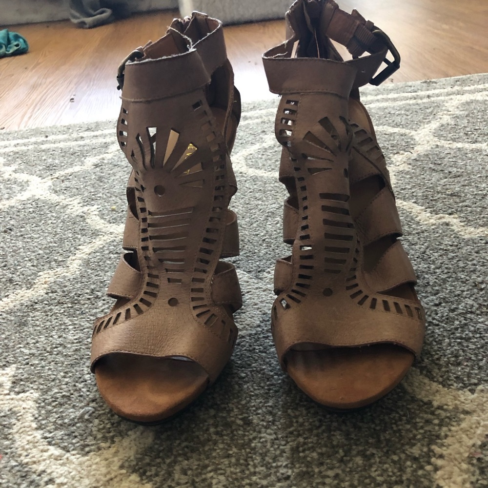 Nine West strappy brown heels